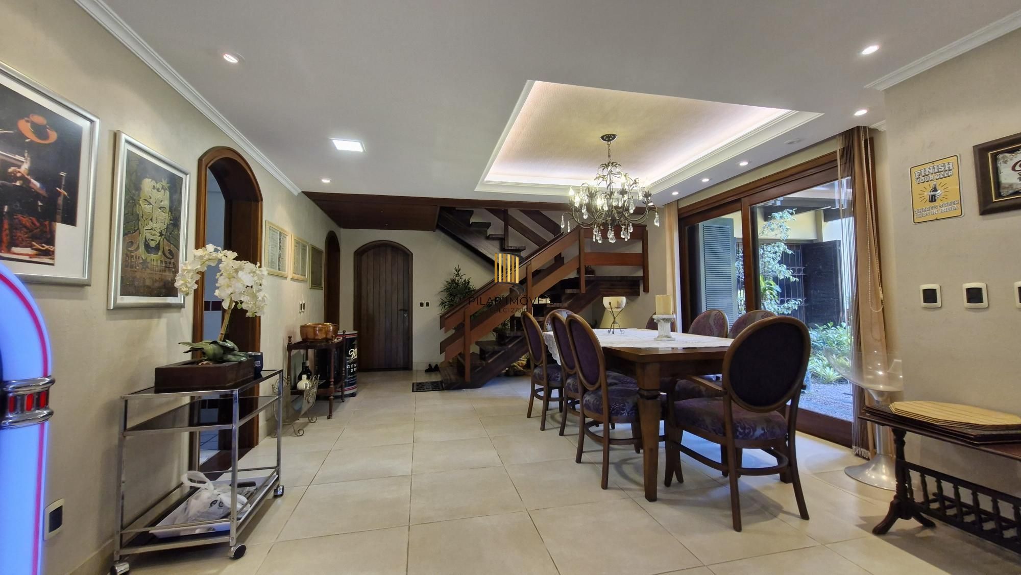 Residência de alto padrão no CONDOMÍNIO HORIZONTAL JARDIM DO SOL na zona sul de Porto Alegre