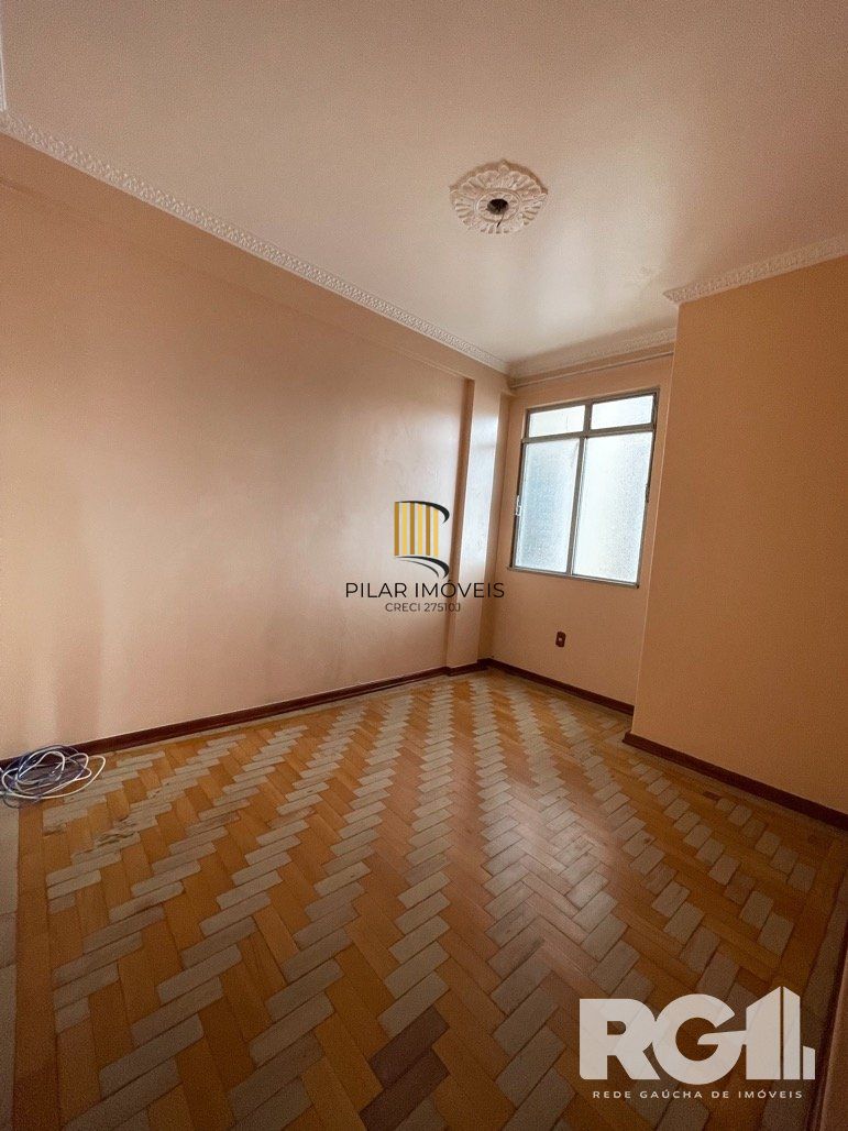 303m2 Apartamento com 5 dormitórios no centro da capital.