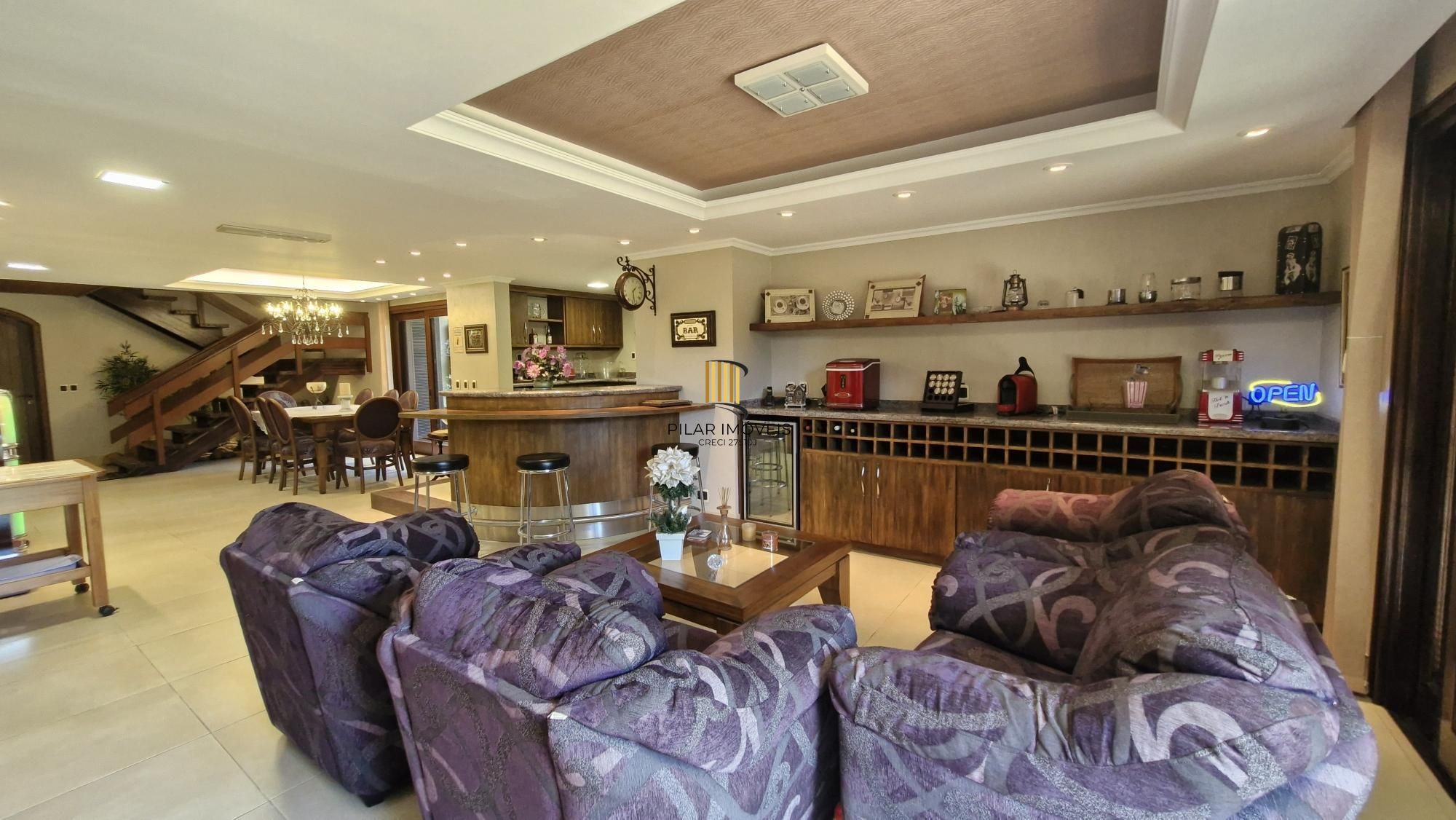 Residência de alto padrão no CONDOMÍNIO HORIZONTAL JARDIM DO SOL na zona sul de Porto Alegre