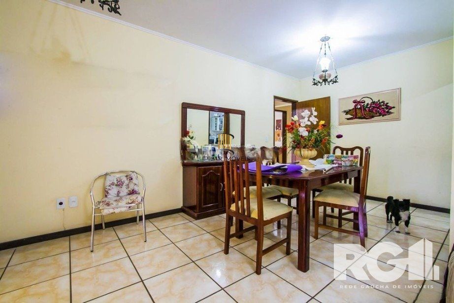 Linda Casa com cinco dormitórios na Vila Nova