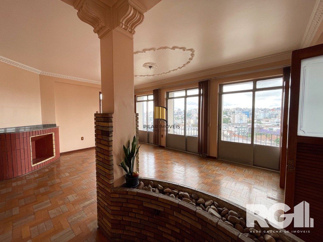 303m2 Apartamento com 5 dormitórios no centro da capital.