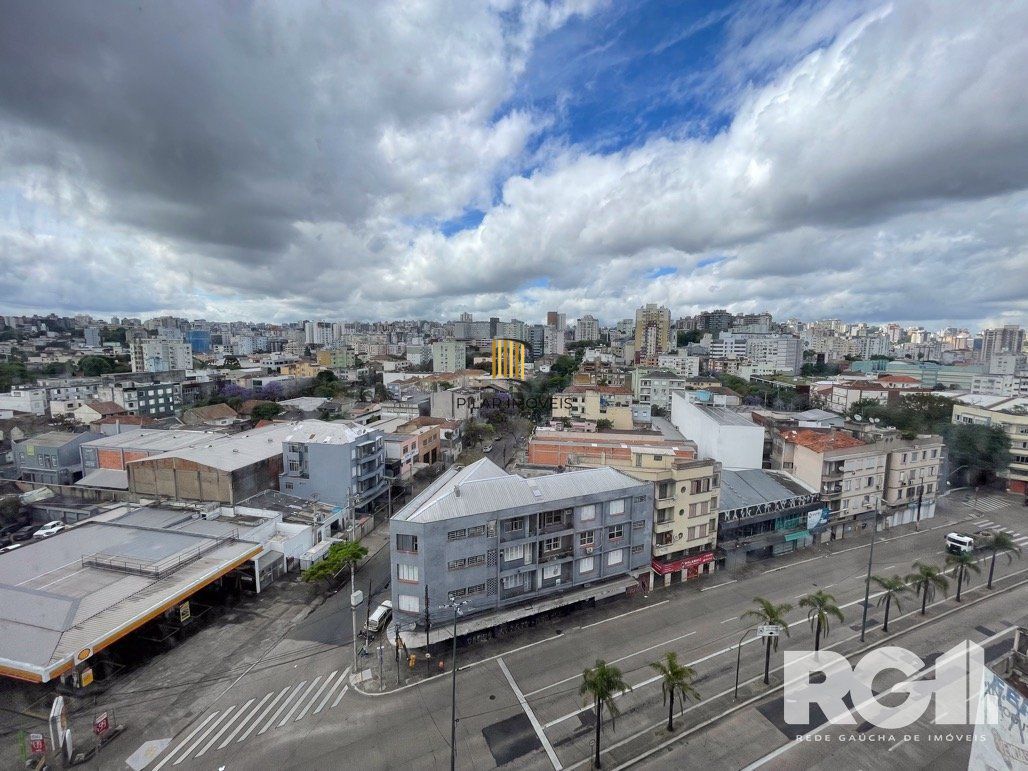 303m2 Apartamento com 5 dormitórios no centro da capital.