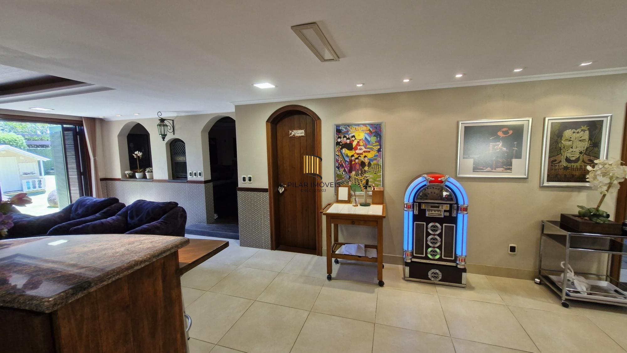 Residência de alto padrão no CONDOMÍNIO HORIZONTAL JARDIM DO SOL na zona sul de Porto Alegre