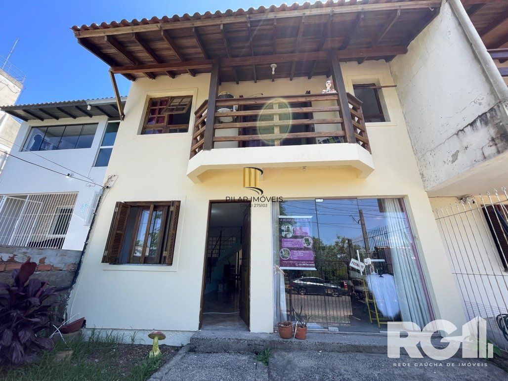 Casa mobiliada com 3 dormitórios e piscina.