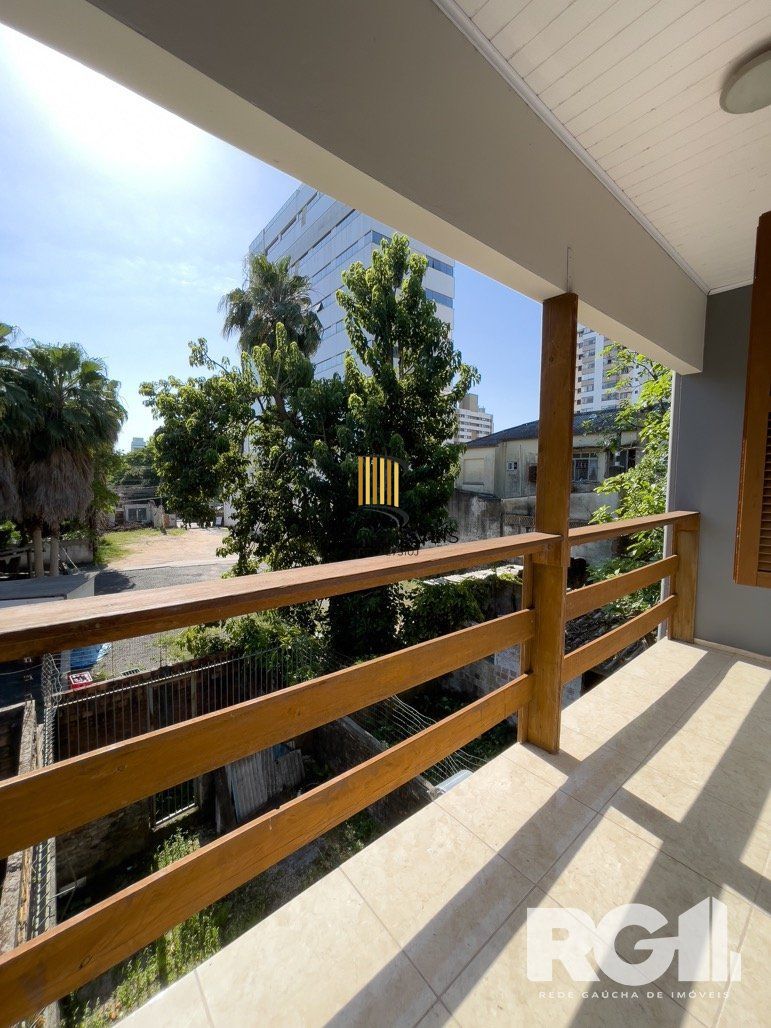 Casa 4 dormitórios na Azenha.