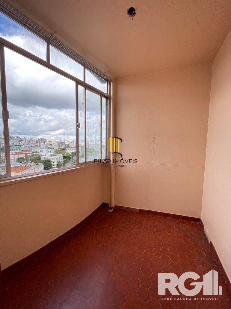 303m2 Apartamento com 5 dormitórios no centro da capital.