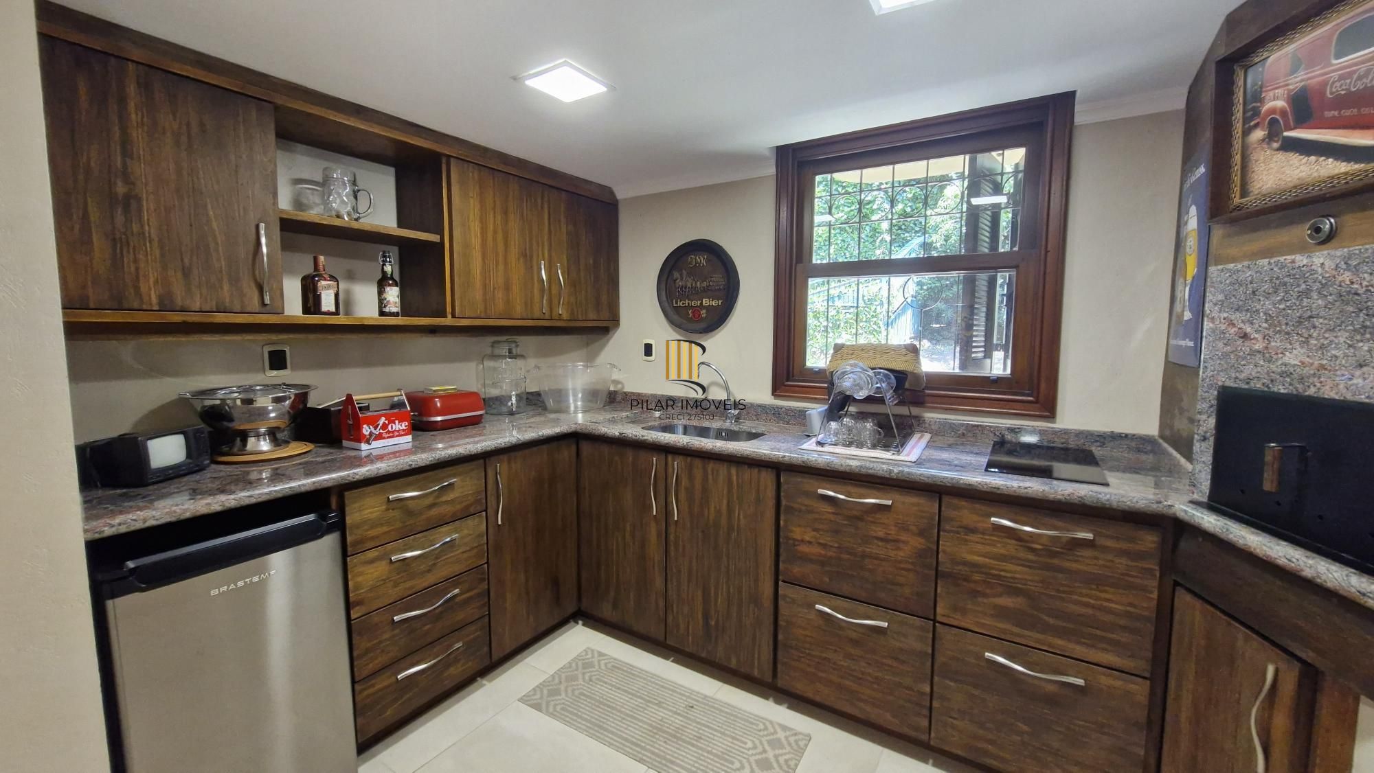 Residência de alto padrão no CONDOMÍNIO HORIZONTAL JARDIM DO SOL na zona sul de Porto Alegre