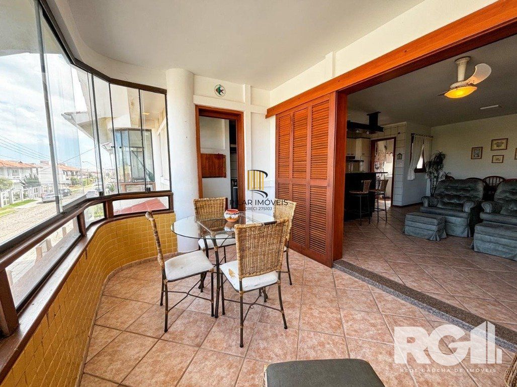 Excelente Apartamento de três Dormitórios em Xangrilá/RS   uma quadra mar