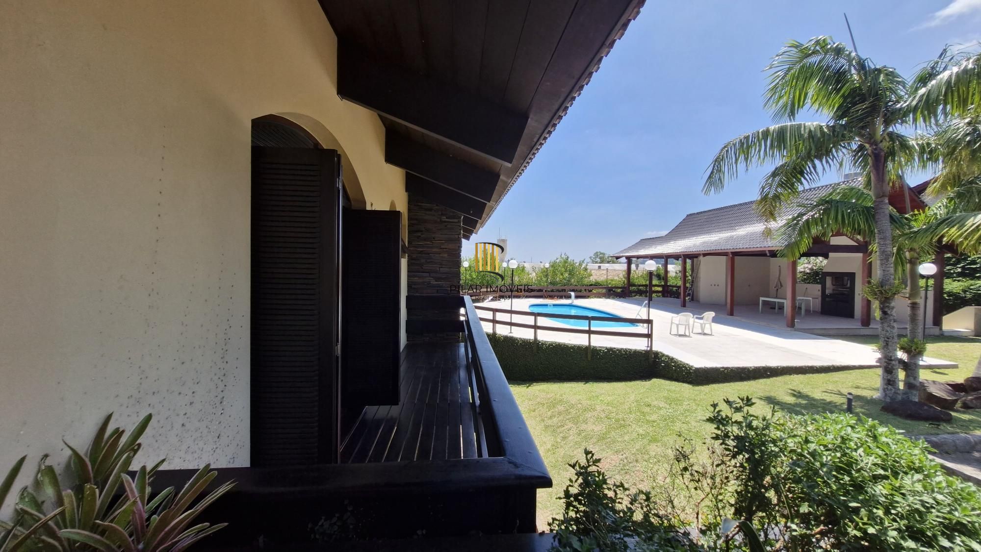 Residência de alto padrão no CONDOMÍNIO HORIZONTAL JARDIM DO SOL na zona sul de Porto Alegre