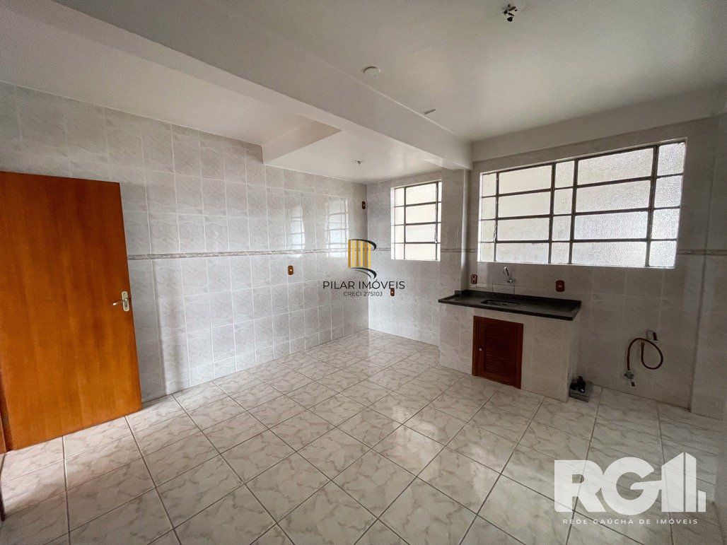 303m2 Apartamento com 5 dormitórios no centro da capital.