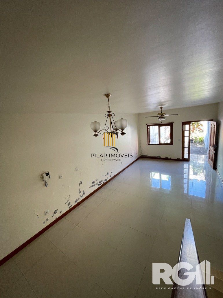 Casa 4 dormitórios na Azenha.