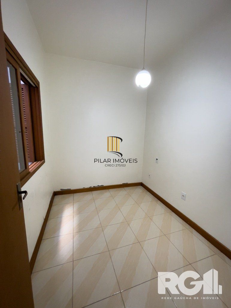 Casa 4 dormitórios na Azenha.