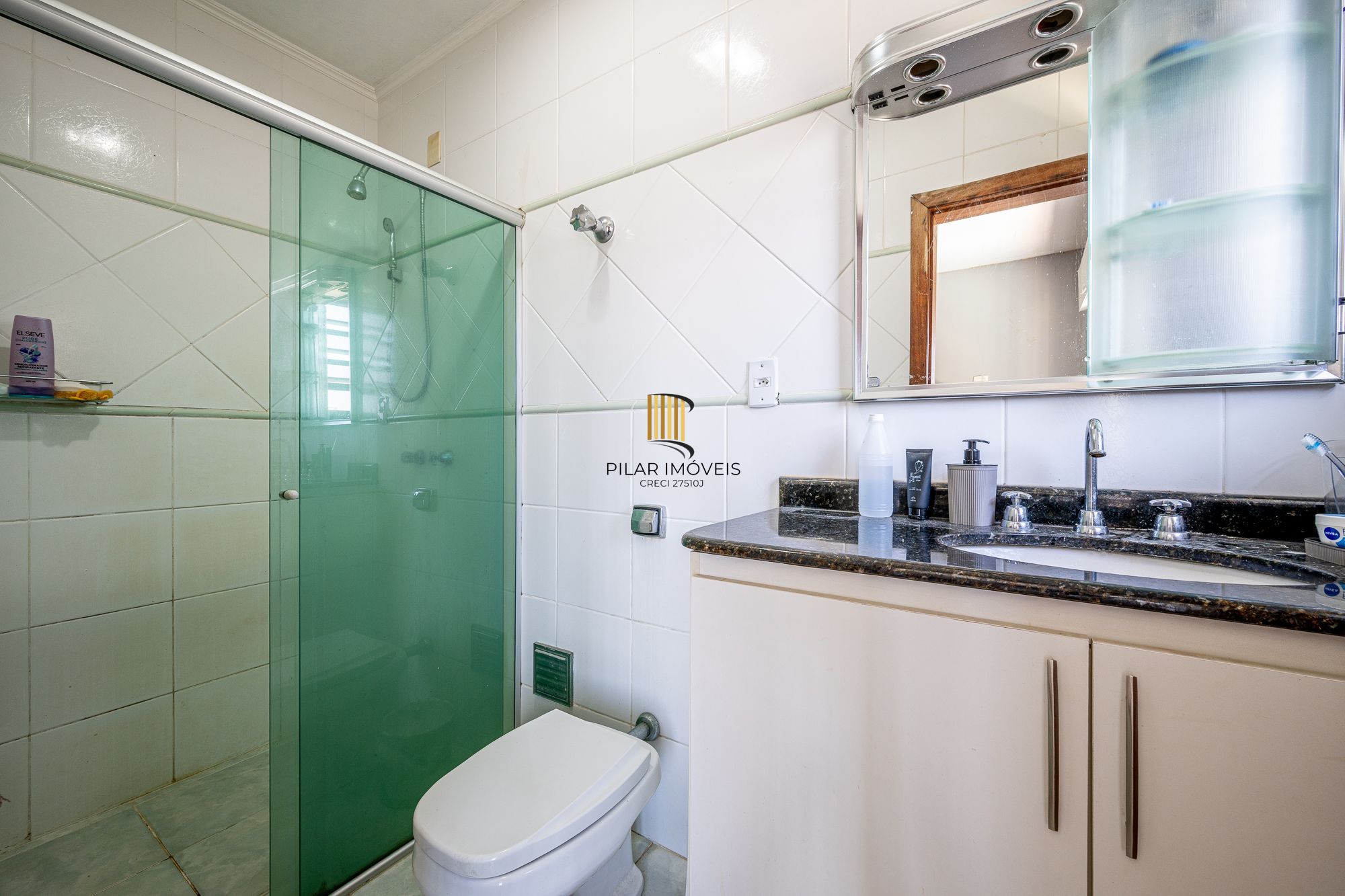 Casa 3 dormitórios no bairro Medianeira