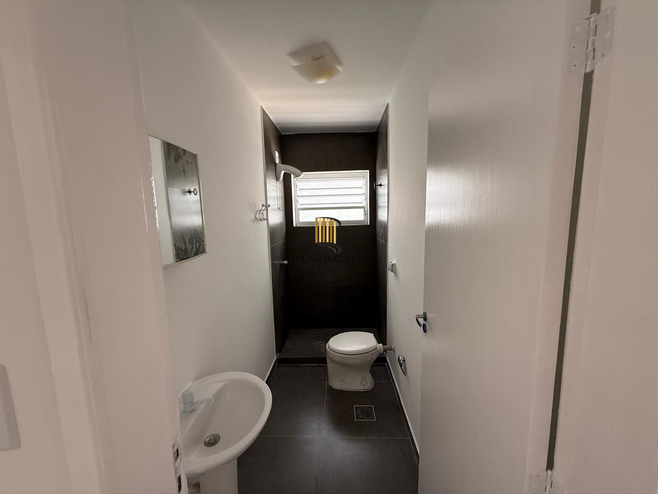 Apartamento com ótima localização no bairro Menino Deus