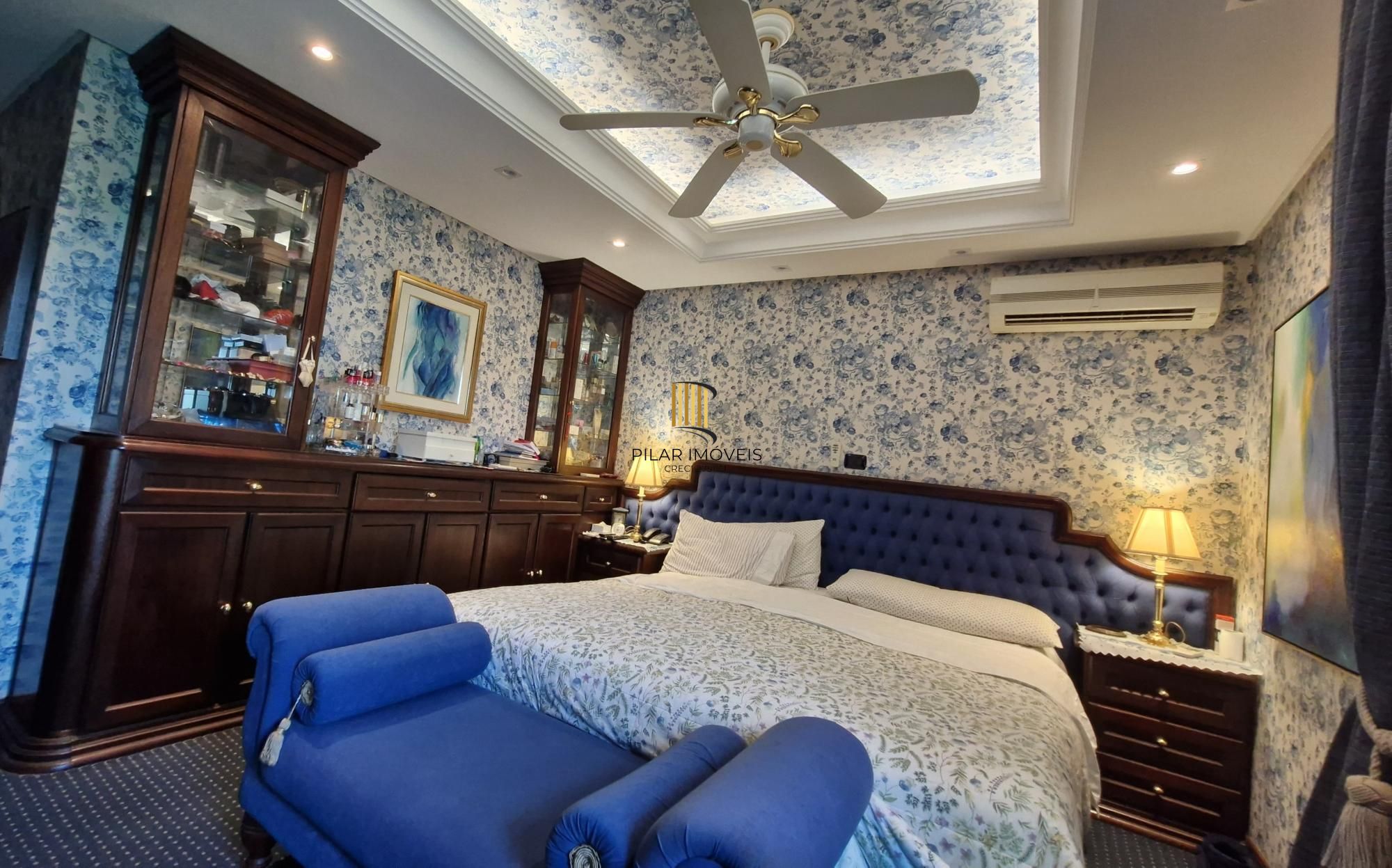 Residência de alto padrão no CONDOMÍNIO HORIZONTAL JARDIM DO SOL na zona sul de Porto Alegre