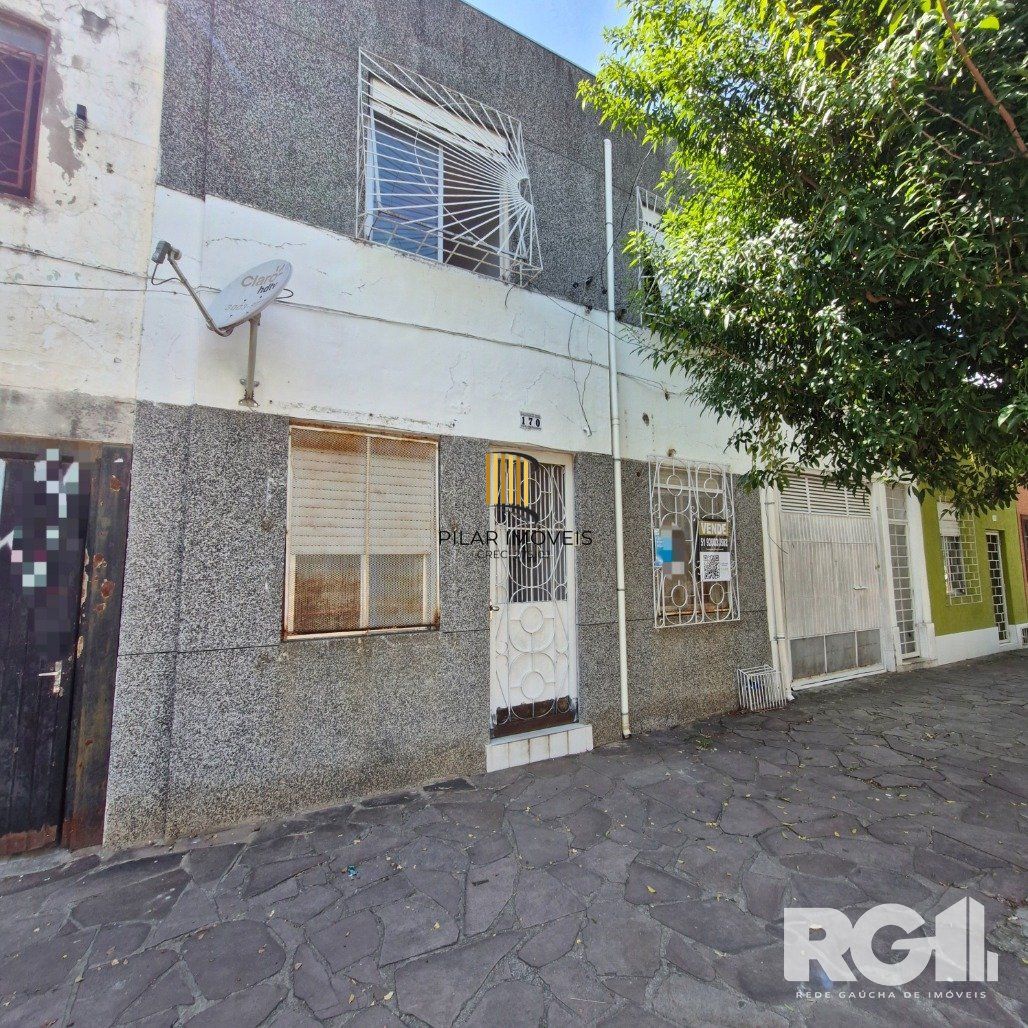 Residência no Bairro Azenha, com quatro dormitórios - Pilar Imóveis