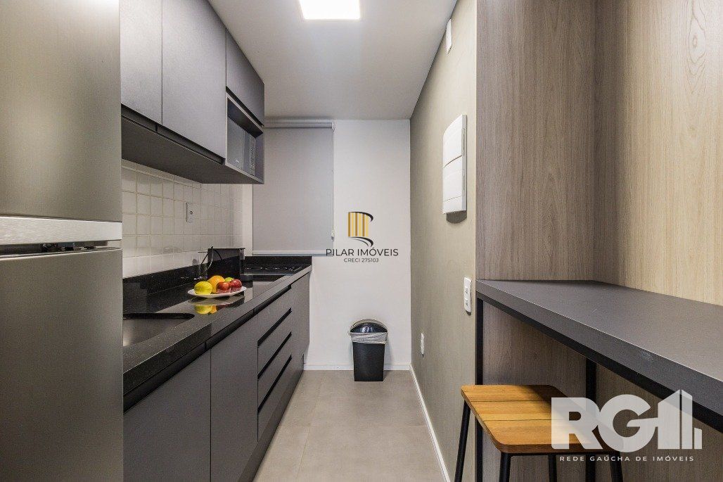 Studio localizado na Rua Duque de Caxias, Centro Histórico de Porto Alegre, uma das ruas mais charmosas e antigas de Porto Alegre, próximo da Santa Casa, UFRGS Catedral, Palácio Piratini.