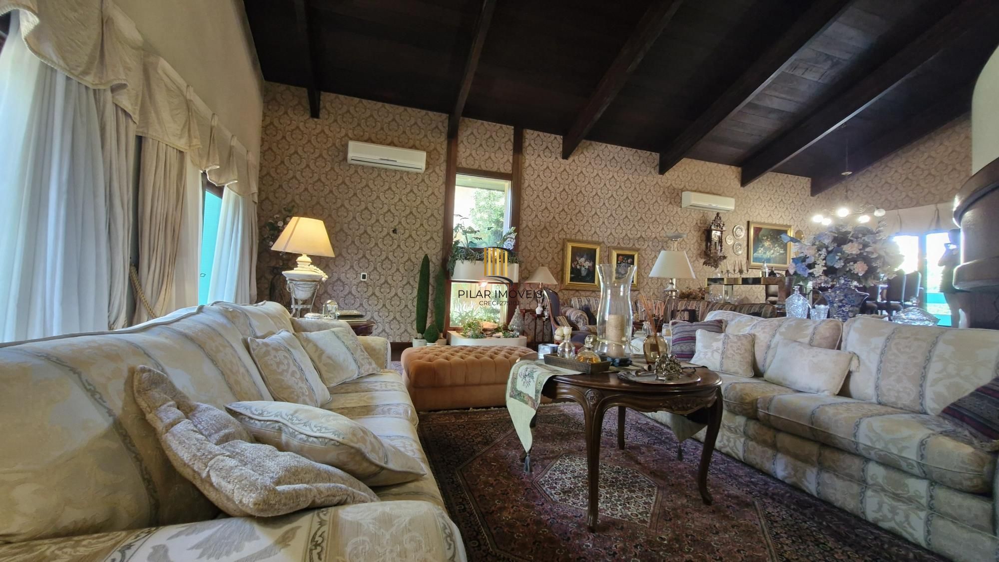 Residência de alto padrão no CONDOMÍNIO HORIZONTAL JARDIM DO SOL na zona sul de Porto Alegre