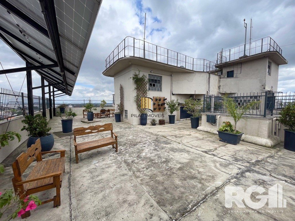 303m2 Apartamento com 5 dormitórios no centro da capital.