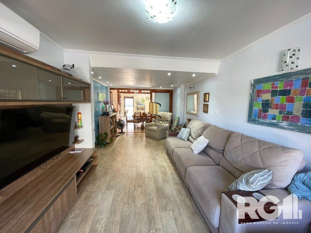 Casa 4D em condomínio na zona sul!
