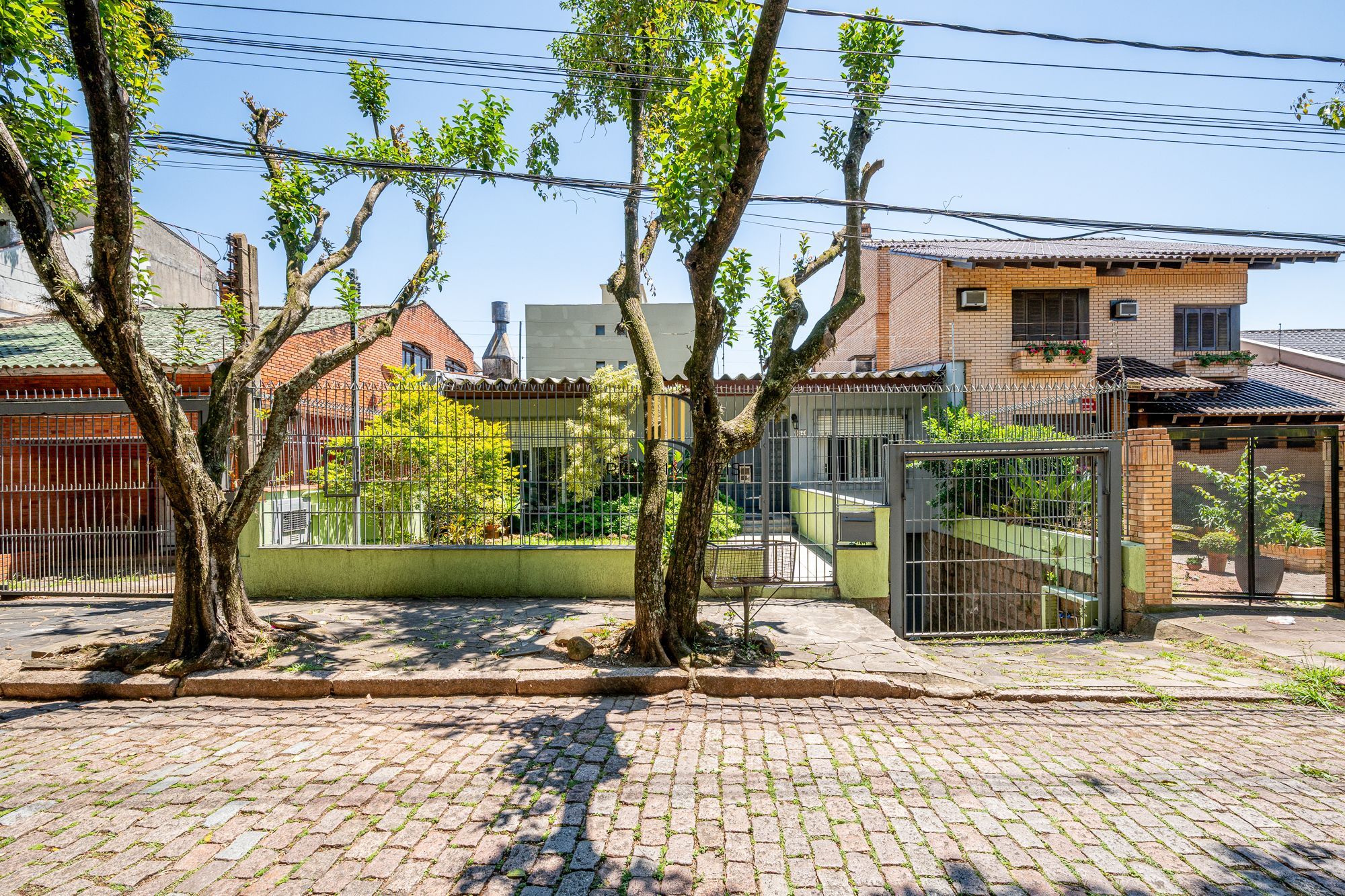 Casa 3 dormitórios no bairro Medianeira