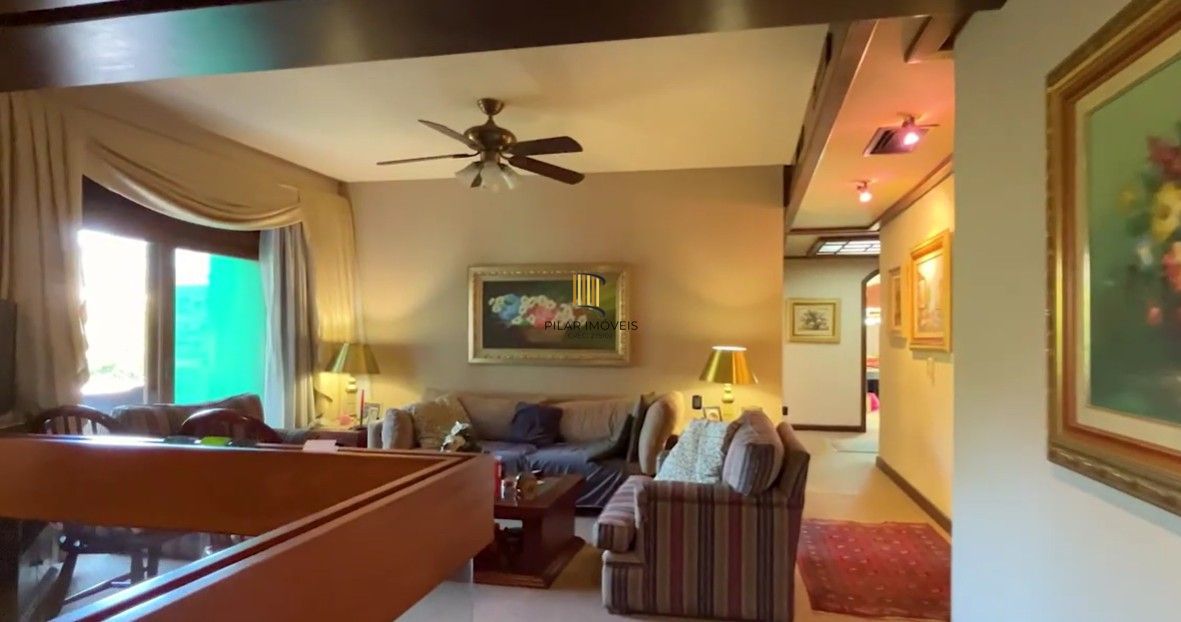 Residência de alto padrão no CONDOMÍNIO HORIZONTAL JARDIM DO SOL na zona sul de Porto Alegre