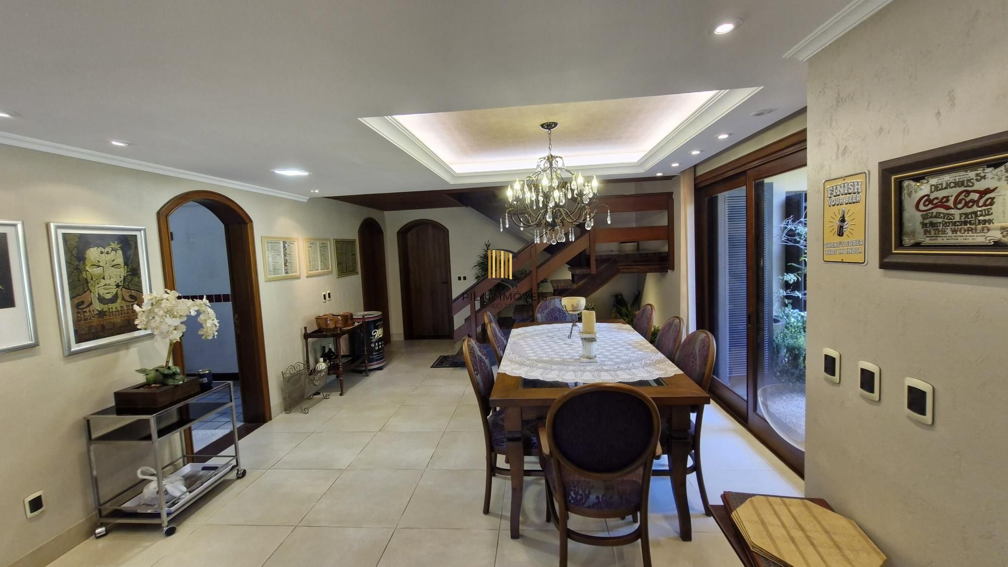 Residência de alto padrão no CONDOMÍNIO HORIZONTAL JARDIM DO SOL na zona sul de Porto Alegre