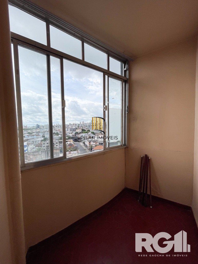 303m2 Apartamento com 5 dormitórios no centro da capital.