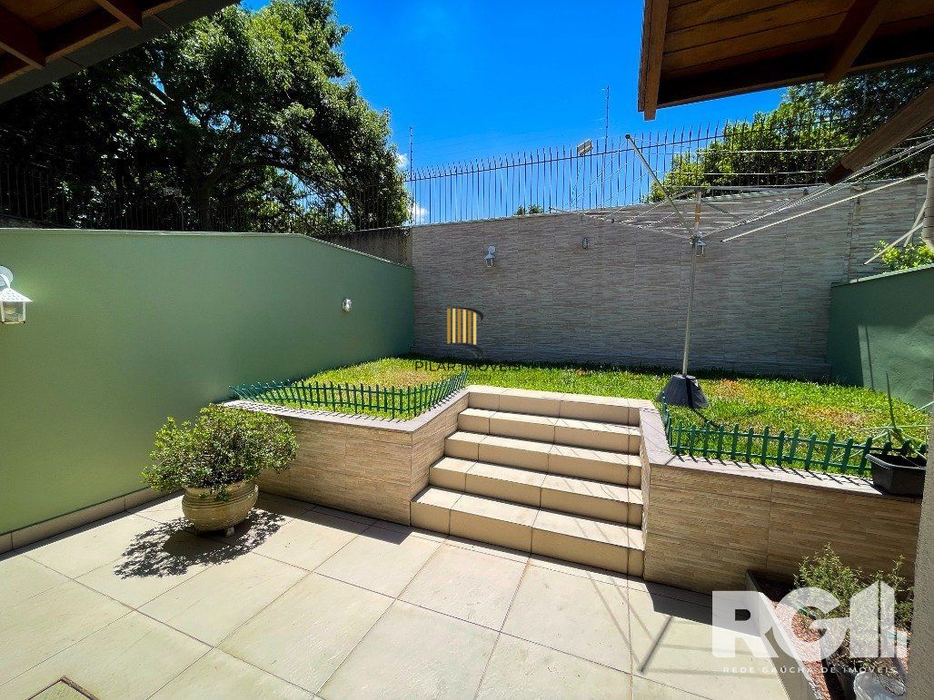 Casa 4D em condomínio na zona sul!