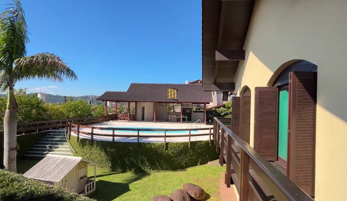 Residência de alto padrão no CONDOMÍNIO HORIZONTAL JARDIM DO SOL na zona sul de Porto Alegre