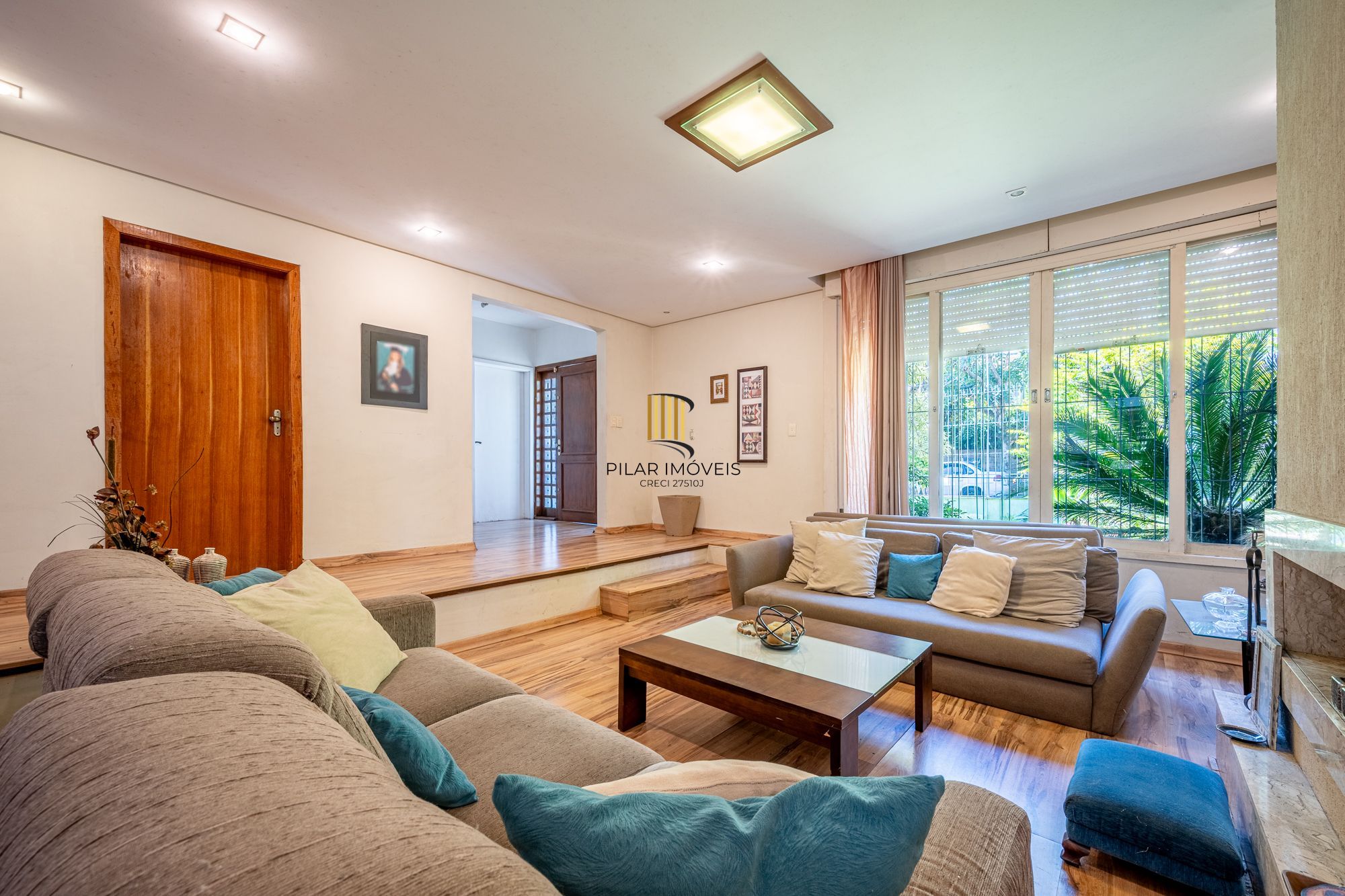 Casa 3 dormitórios no bairro Medianeira