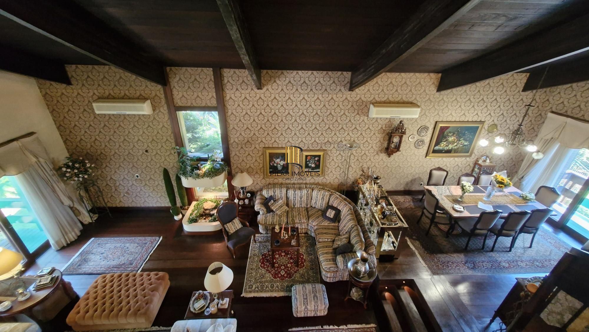 Residência de alto padrão no CONDOMÍNIO HORIZONTAL JARDIM DO SOL na zona sul de Porto Alegre