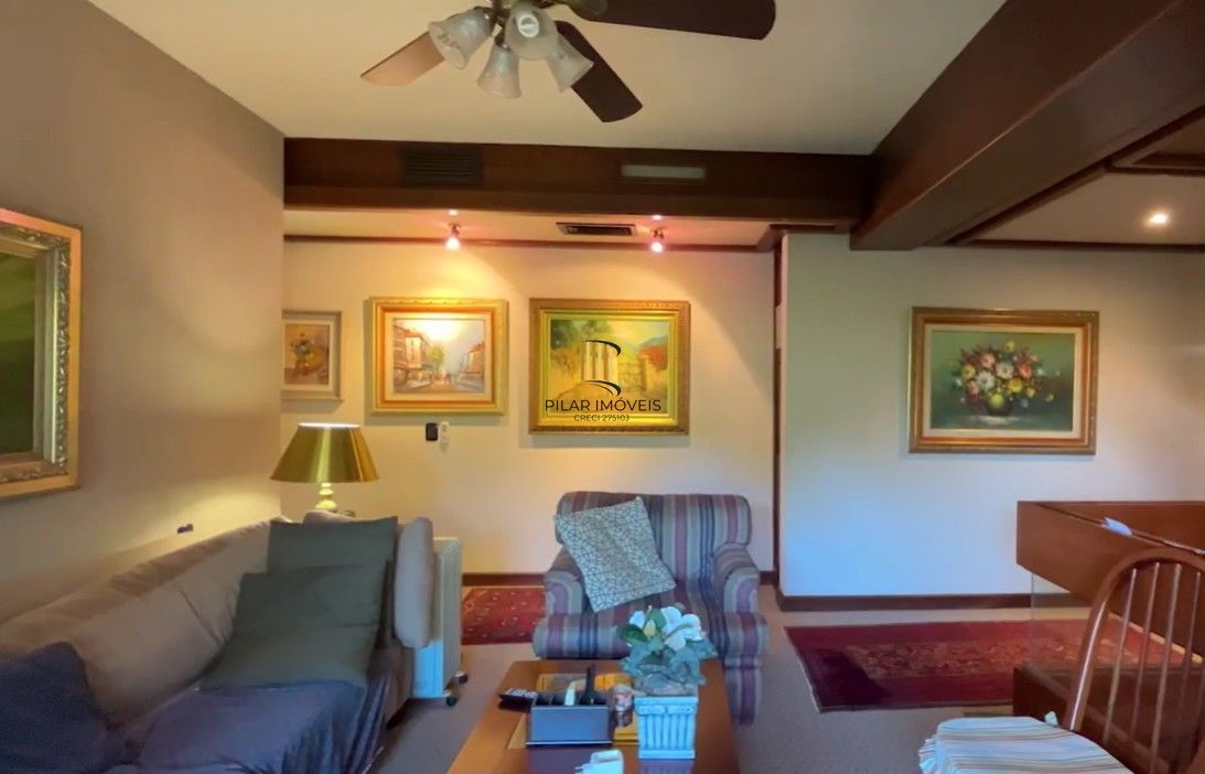 Residência de alto padrão no CONDOMÍNIO HORIZONTAL JARDIM DO SOL na zona sul de Porto Alegre