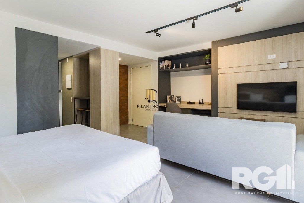 Studio localizado na Rua Duque de Caxias, Centro Histórico de Porto Alegre, uma das ruas mais charmosas e antigas de Porto Alegre, próximo da Santa Casa, UFRGS Catedral, Palácio Piratini.