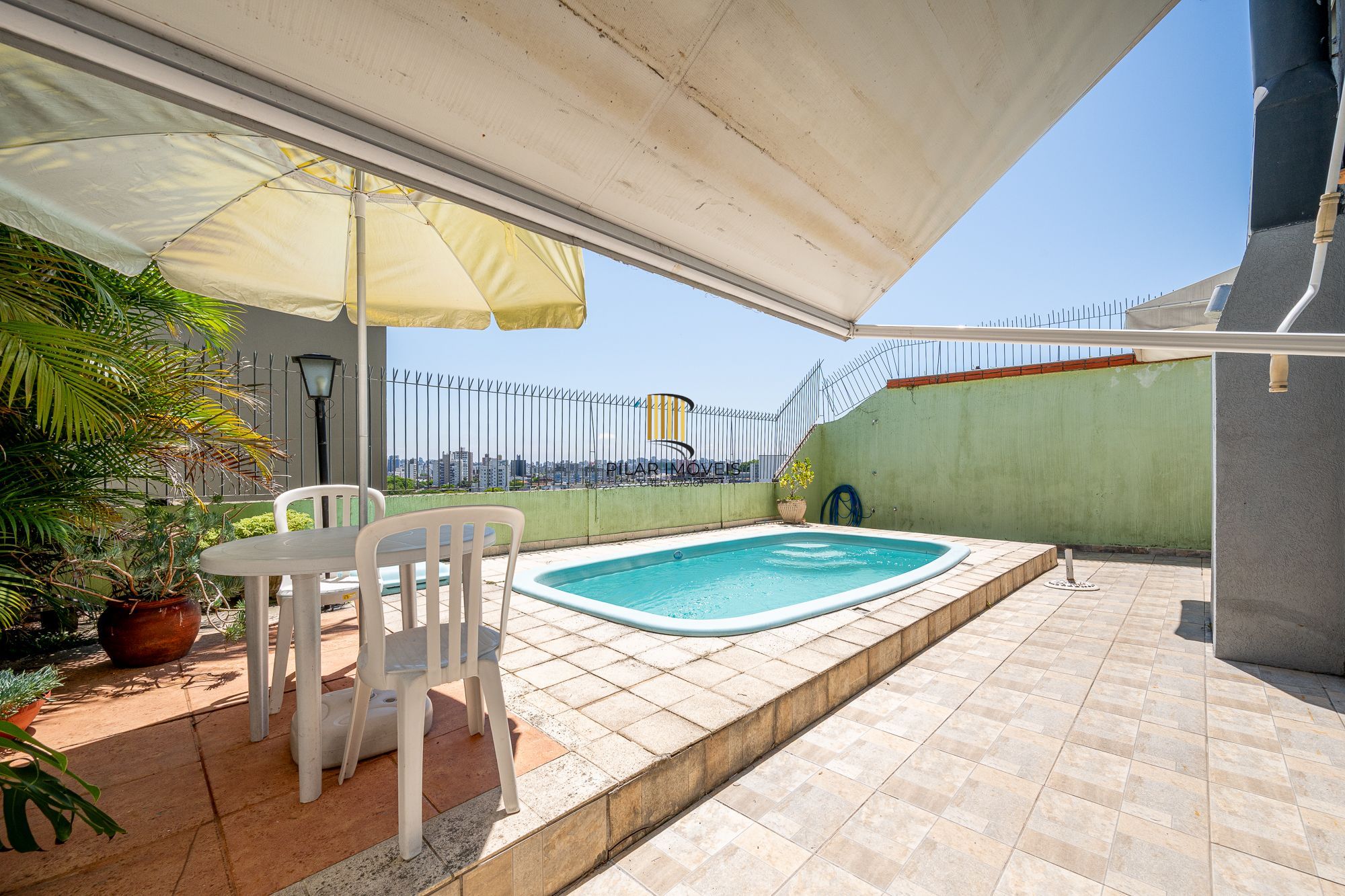 Casa 3 dormitórios no bairro Medianeira