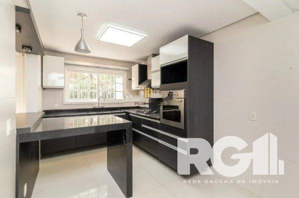 Ótima Residência com quatro dormitórios em Ipanema
