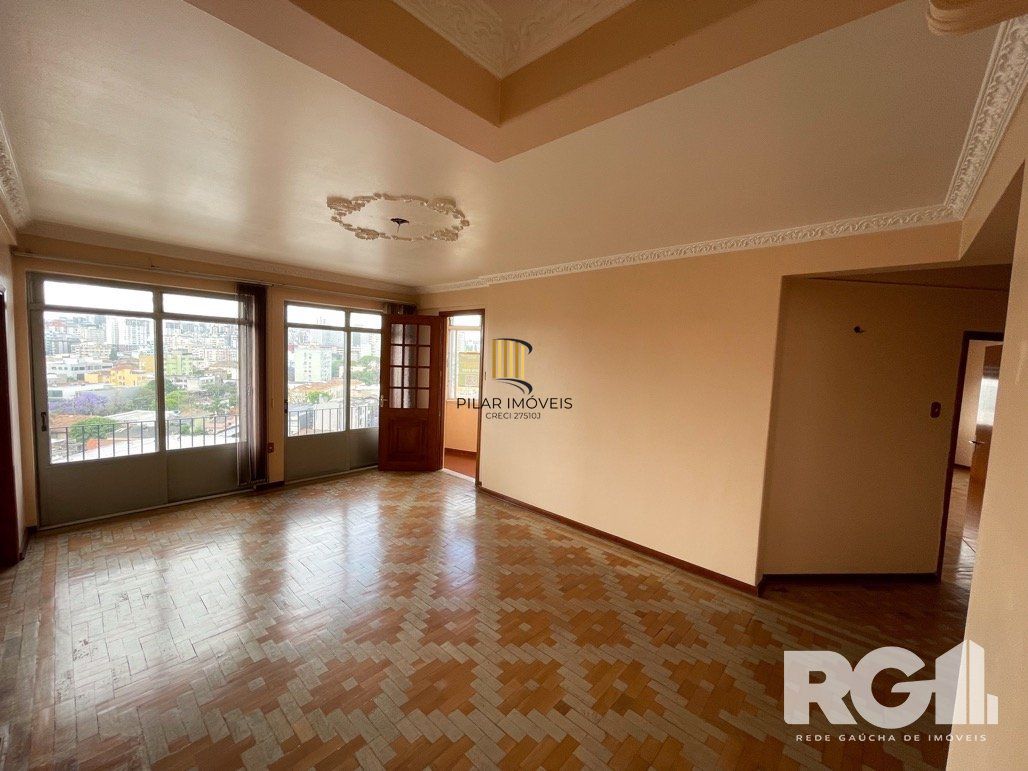 303m2 Apartamento com 5 dormitórios no centro da capital.