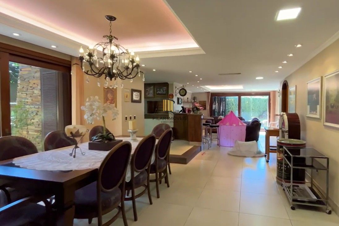 Residência de alto padrão no CONDOMÍNIO HORIZONTAL JARDIM DO SOL na zona sul de Porto Alegre