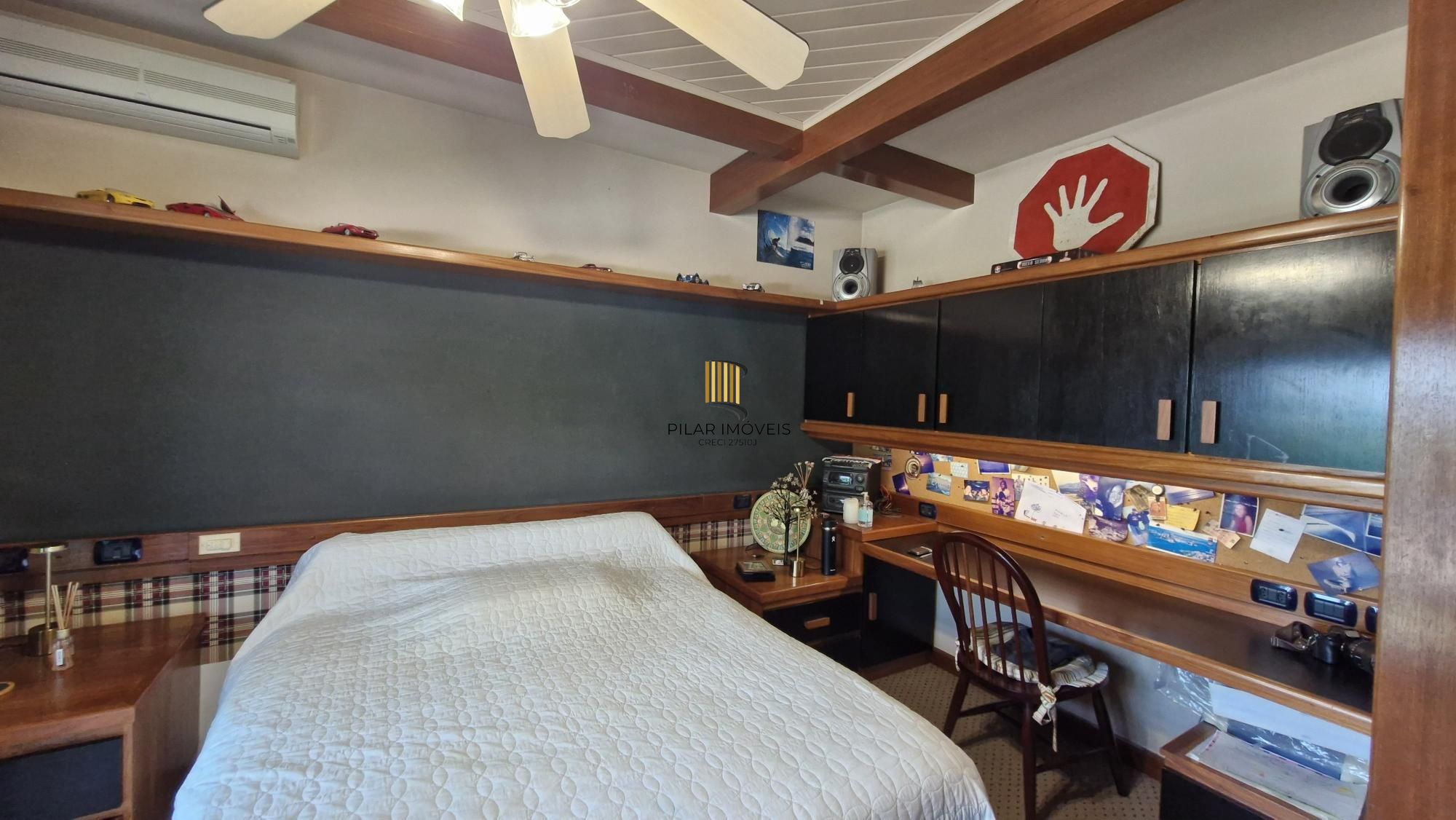 Residência de alto padrão no CONDOMÍNIO HORIZONTAL JARDIM DO SOL na zona sul de Porto Alegre