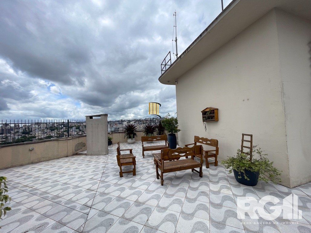 303m2 Apartamento com 5 dormitórios no centro da capital.