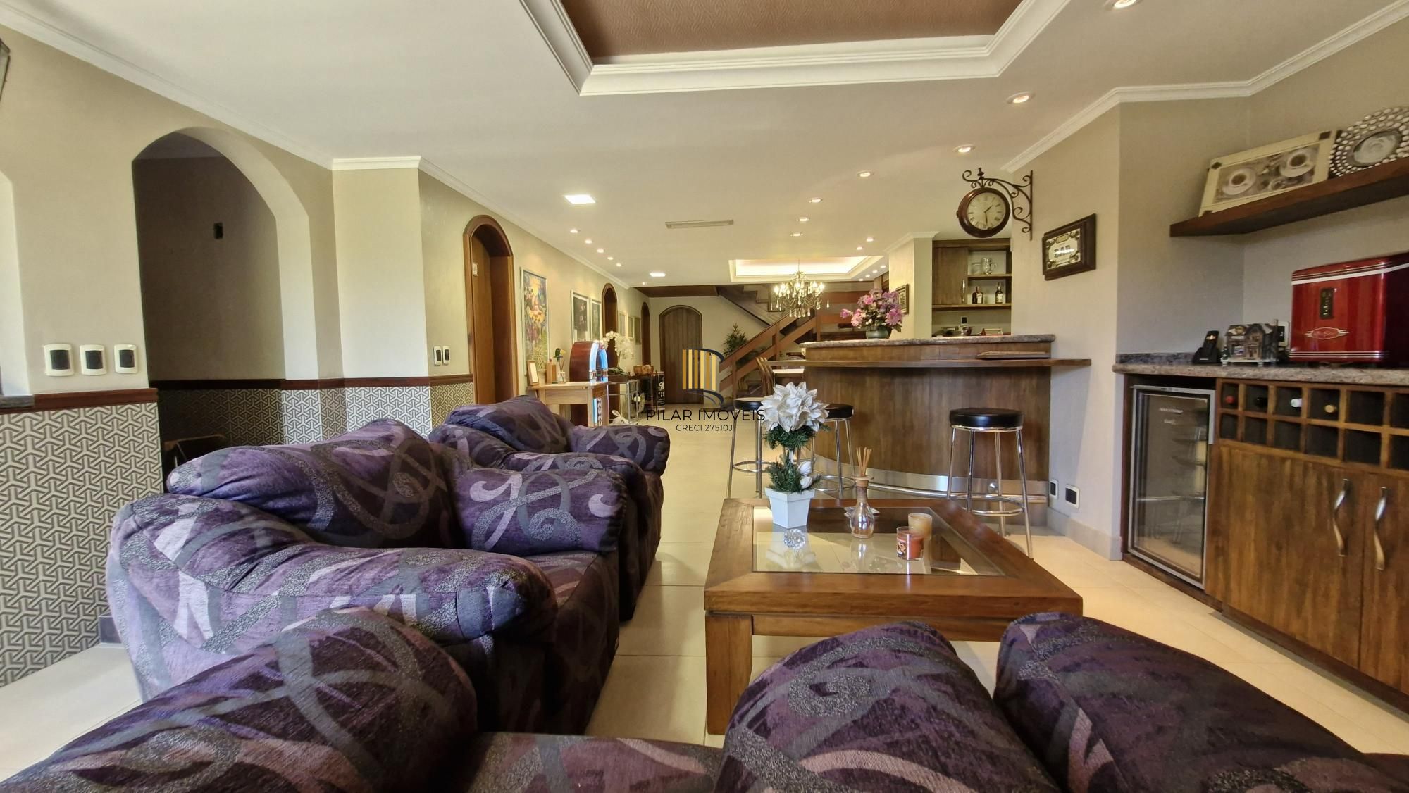 Residência de alto padrão no CONDOMÍNIO HORIZONTAL JARDIM DO SOL na zona sul de Porto Alegre