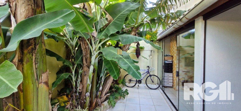 Sobrado com três dormitórios no Condoínio Residência Jardim Verde Ipanema.