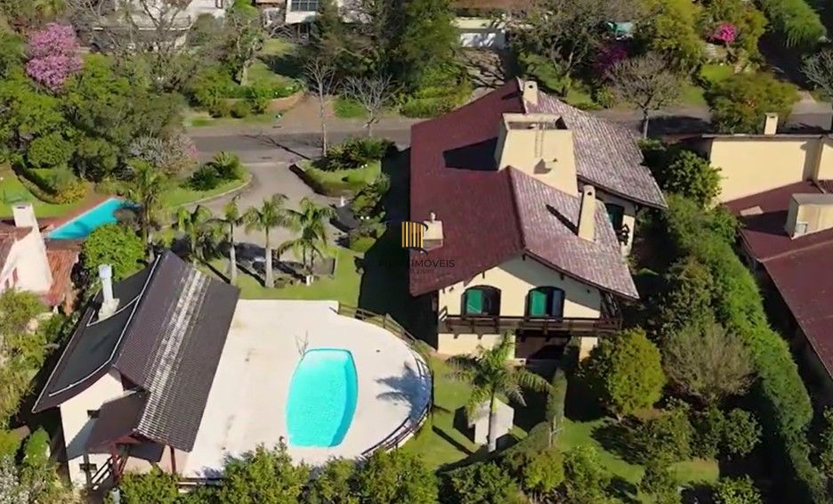 Residência de alto padrão no CONDOMÍNIO HORIZONTAL JARDIM DO SOL na zona sul de Porto Alegre