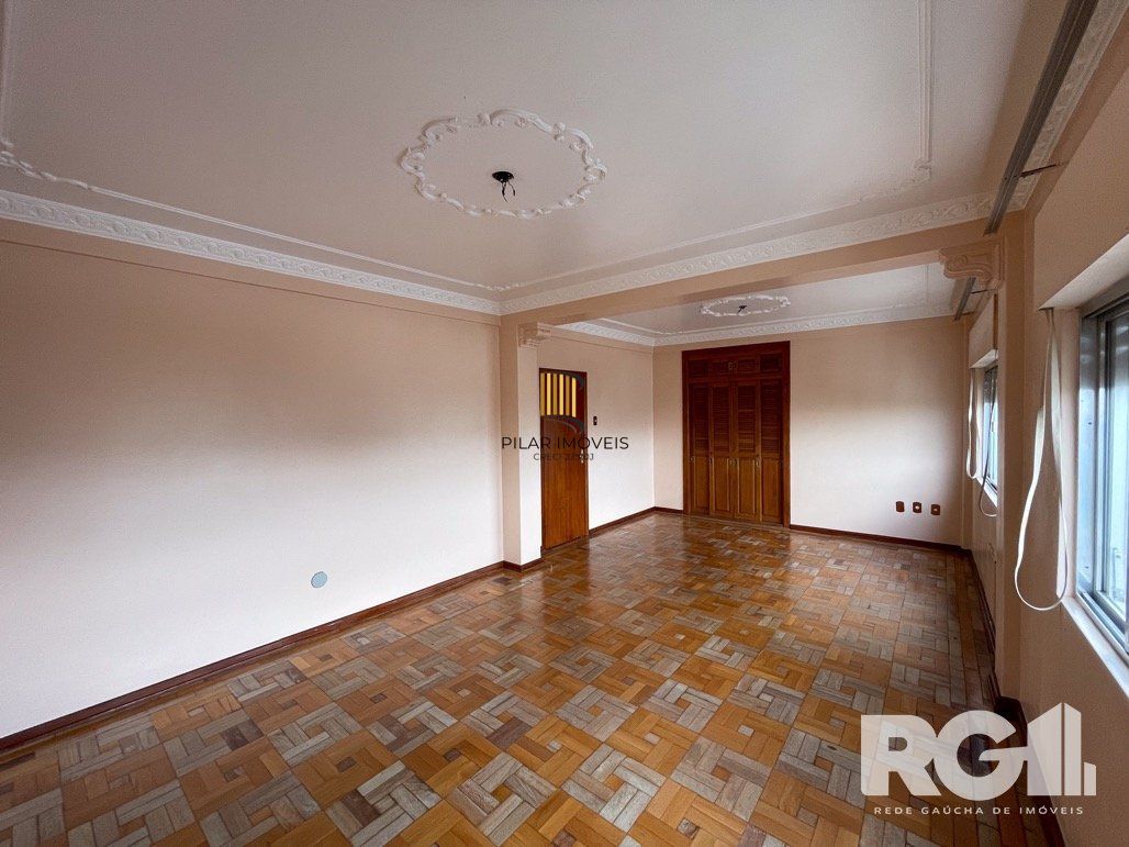 303m2 Apartamento com 5 dormitórios no centro da capital.