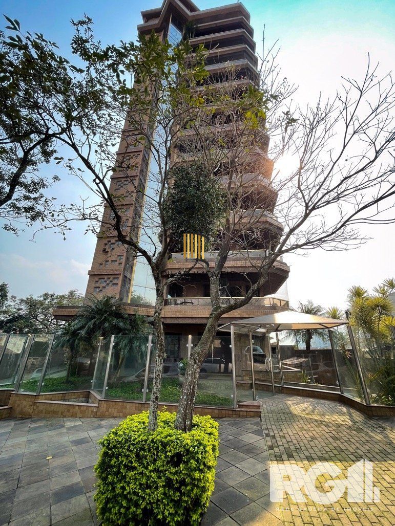 Apartamento com fino acabamento. edifício com elevador panorâmico com 1 apartamento por andar , com fácil acesso a BR116.