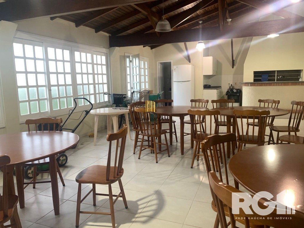 Excelente Apartamento de três Dormitórios em Xangrilá/RS   uma quadra mar