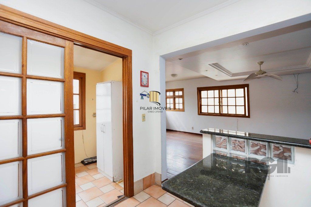 Casa 5 dormitórios no bairro Partenon