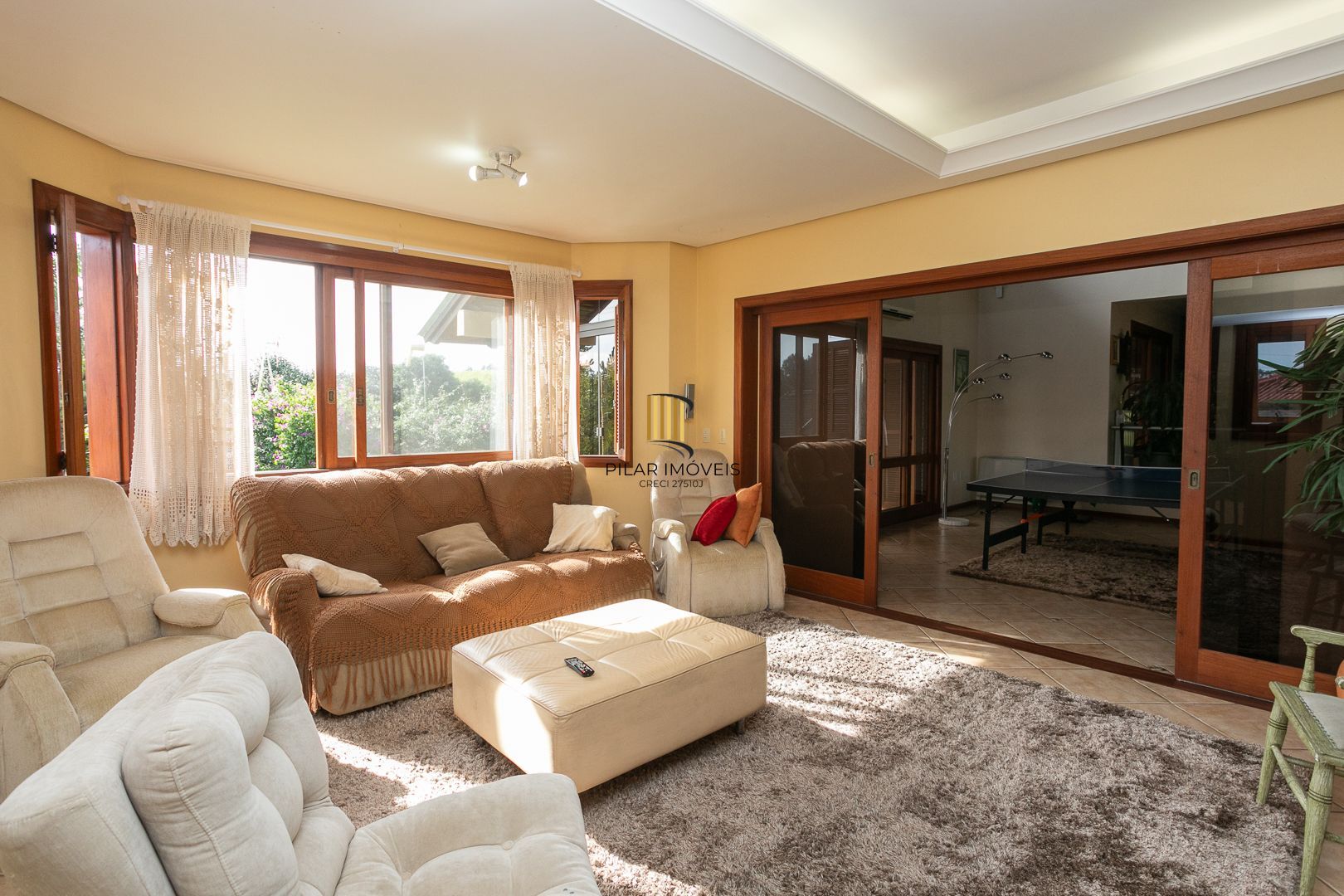 Casa mobiliada em condomínio