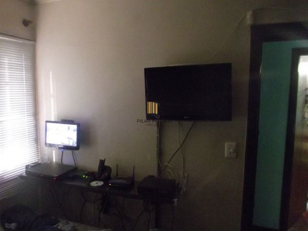 Casa com 03 quartos em terreno de 13:20 x 7501, no bairro Medianeira