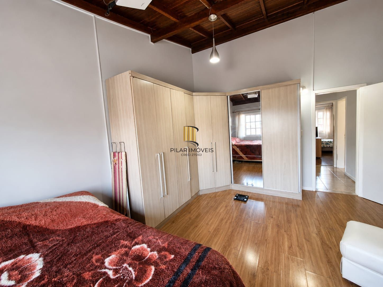 Casa 03 dormitórios no bairro Guarujá em Porto Alegre